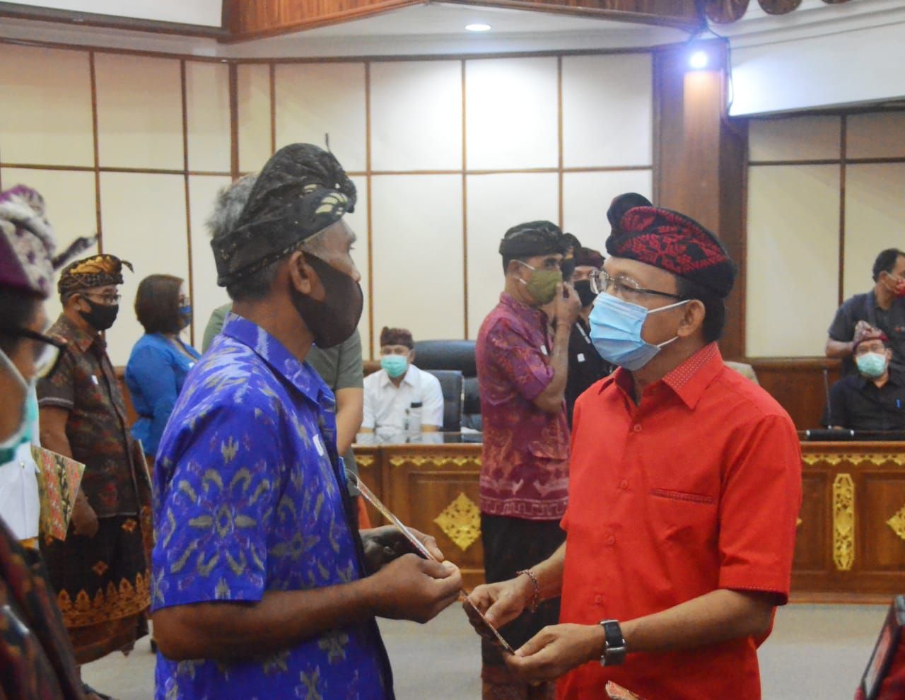 podiumnews.com-Gubernur Koster Komit Bangkitkan Ekonomi Kerakyatan Berbasis Potensi Lokal